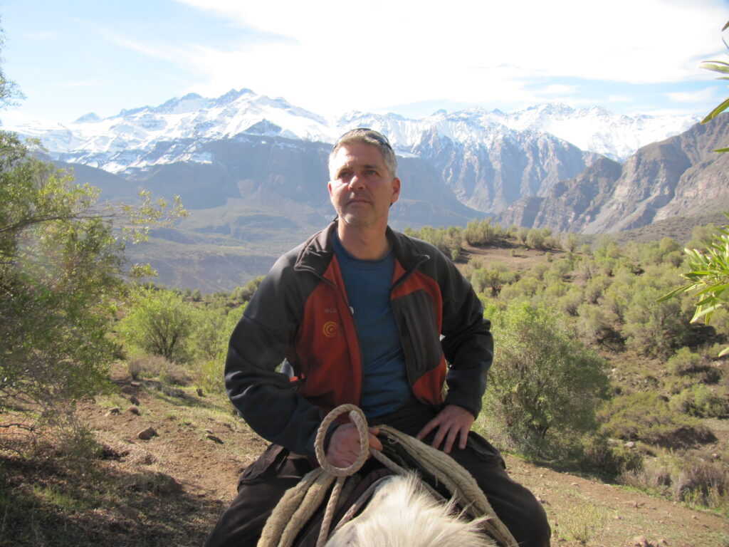 Roberto montando a caballo